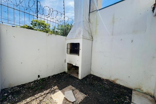 Área externa de casa de condomínio à venda com 2 quartos, 79m² em Rio Branco, Canoas