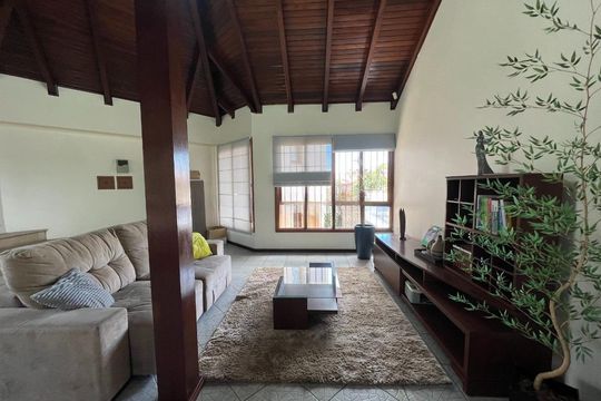 Área Externa de casa para alugar com 4 quartos, 400m² em Igara, Canoas