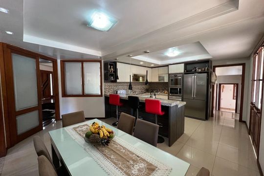 Cozinha de casa para alugar com 4 quartos, 400m² em Igara, Canoas