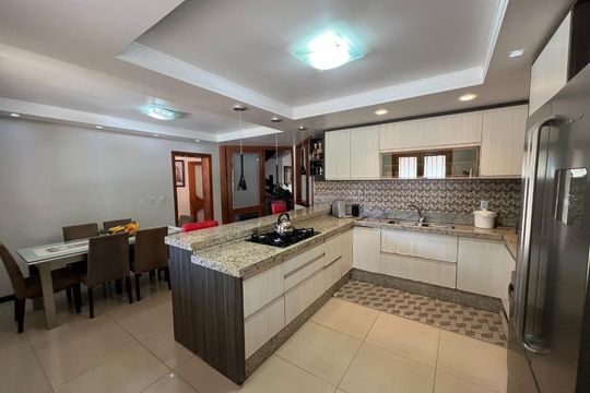 Cozinha de casa para alugar com 4 quartos, 400m² em Igara, Canoas