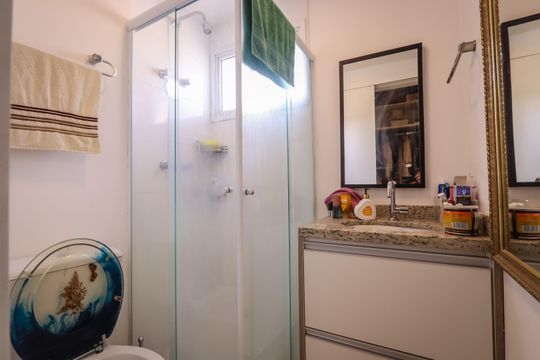 Banheiro da Suite de apartamento à venda com 2 quartos, 77m² em Vila Andrade, São Paulo