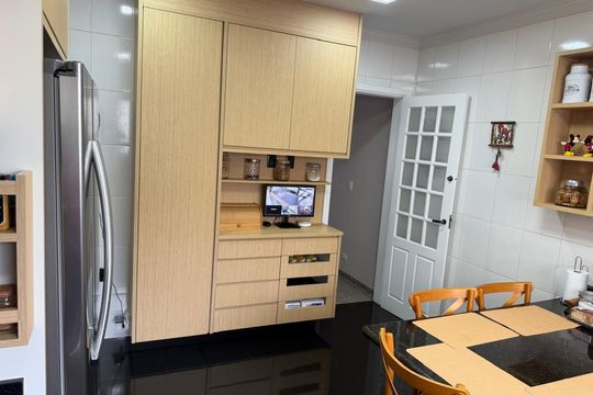 Cozinha de casa para alugar com 3 quartos, 236m² em Vila Anhanguera, São Paulo