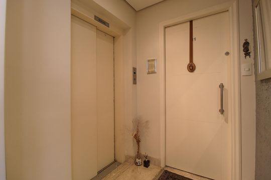 Hall de Entrada de apartamento à venda com 3 quartos, 93m² em Moema, São Paulo