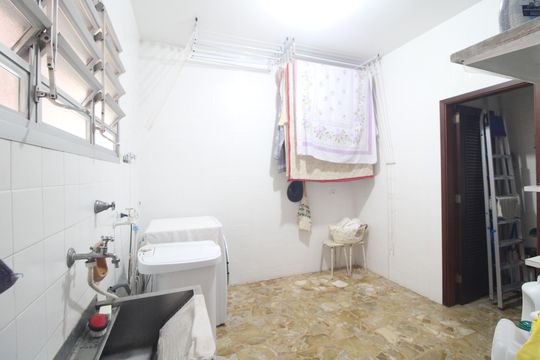 Lavanderia de casa à venda com 3 quartos, 399m² em Jardim Santa Helena, São Paulo