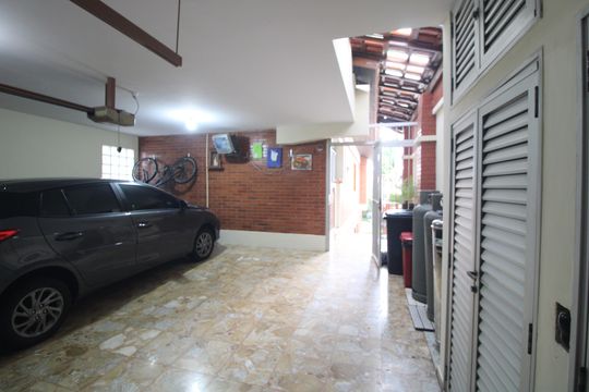 Garagem 1 de casa à venda com 3 quartos, 399m² em Jardim Santa Helena, São Paulo