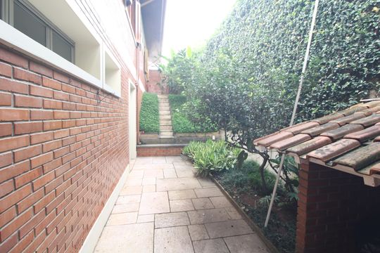 Quintal lateral de casa à venda com 3 quartos, 399m² em Jardim Santa Helena, São Paulo