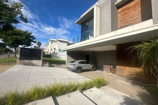 Garagem de casa de condomínio à venda com 4 quartos, 343m² em Residencial Burle Marx, Santana de Parnaíba