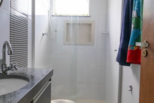 Banheiro de apartamento para alugar com 1 quarto, 34m² em Jardim Maringa, São Paulo