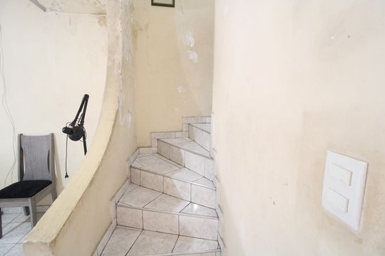 Escada de casa à venda com 2 quartos, 80m² em Vila do Castelo, São Paulo