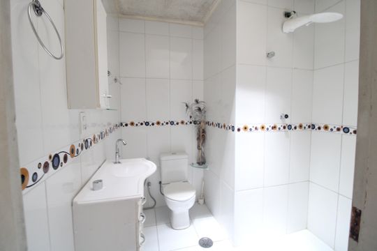 Banheiro de casa à venda com 2 quartos, 80m² em Vila do Castelo, São Paulo