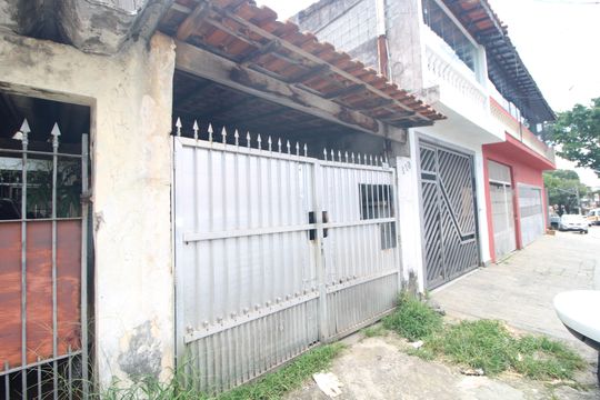 Fachada de casa à venda com 2 quartos, 80m² em Vila do Castelo, São Paulo