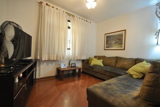 Sala de TV de casa à venda com 3 quartos, 286m² em Vila Paiva, São Paulo