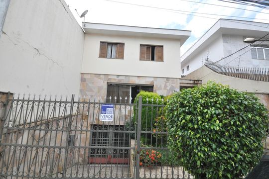 Fachada de casa à venda com 3 quartos, 286m² em Vila Paiva, São Paulo