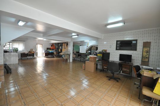 Garagem de casa à venda com 3 quartos, 286m² em Vila Paiva, São Paulo