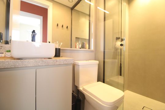 Banheiro de apartamento à venda com 2 quartos, 36m² em Usina Piratininga, São Paulo