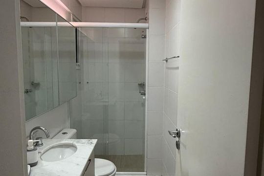 Banheiro de apartamento à venda com 3 quartos, 75m² em Cavalhada, Porto Alegre