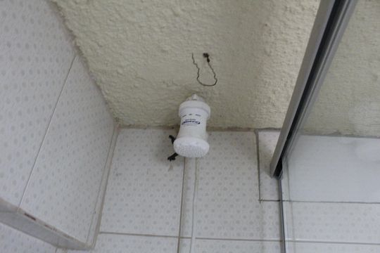 Banheiro de serviço de casa de condomínio para alugar com 4 quartos, 200m² em Itanhangá, Rio de Janeiro