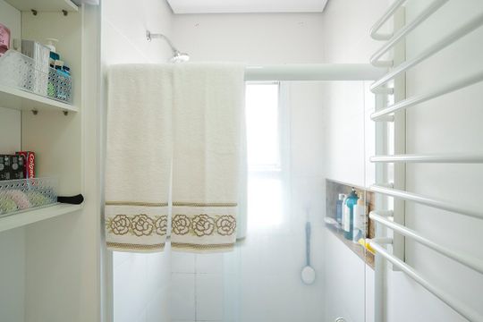Banheiro da suíte de apartamento à venda com 2 quartos, 64m² em Osvaldo Cruz, São Caetano do Sul