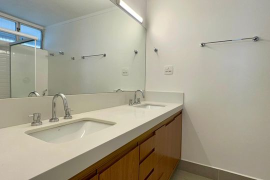 Closet da suíte de apartamento à venda com 2 quartos, 120m² em Pinheiros, São Paulo