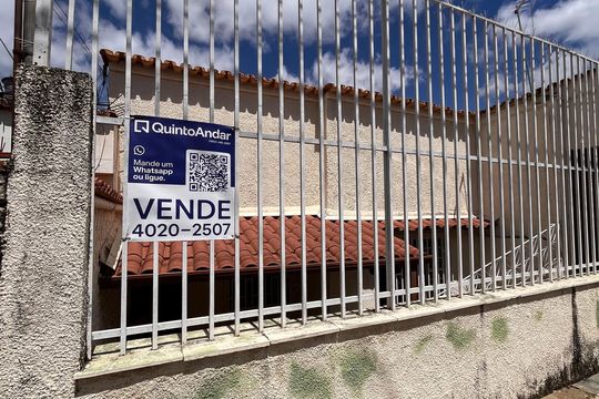 PLAQUINHA INSTALADA EM 17/02/26 de casa à venda com 3 quartos, 250m² em Alto Caiçaras, Belo Horizonte