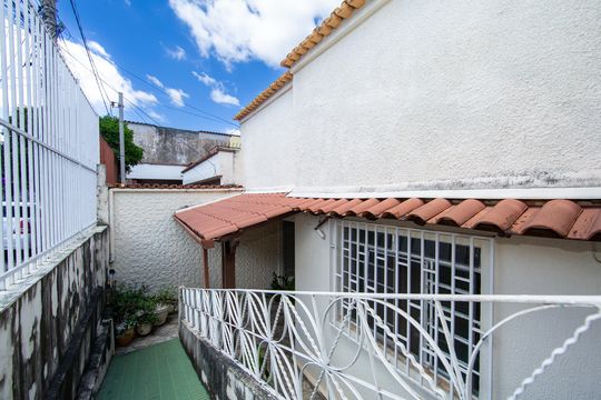 FACHADA de casa à venda com 3 quartos, 250m² em Alto Caiçaras, Belo Horizonte