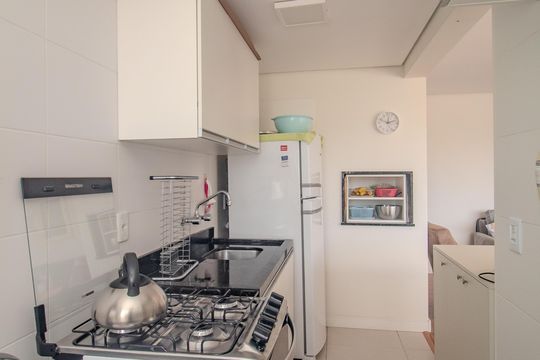 Cozinha de apartamento à venda com 2 quartos, 67m² em Cavalhada, Porto Alegre