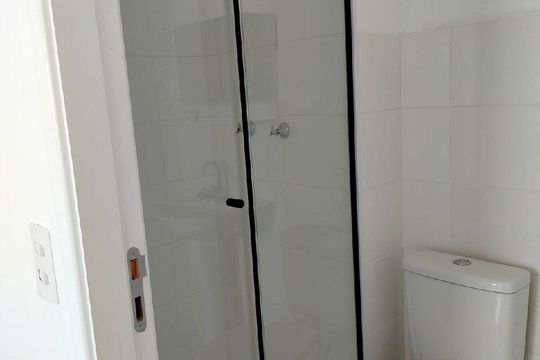 Banheiro social de apartamento à venda com 2 quartos, 35m² em Vila Ré, São Paulo