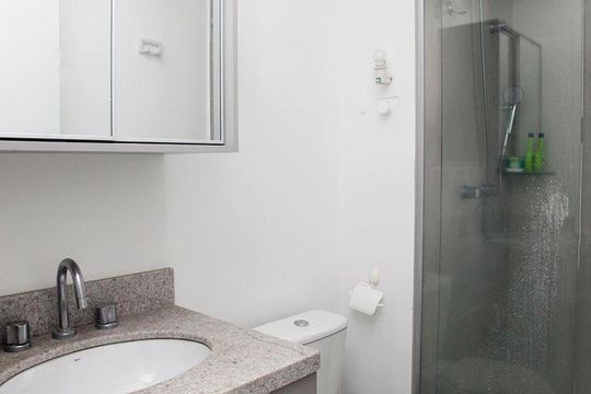 Banheiro de kitnet/studio à venda com 1 quarto, 30m² em Farroupilha, Porto Alegre