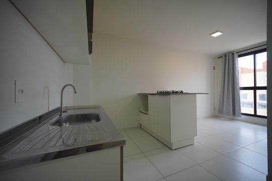 Sala/Cozinha de apartamento para alugar com 2 quartos, 45m² em Serraria, São José