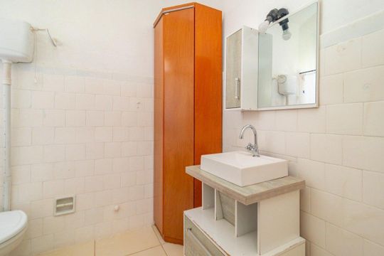 Banheiro 1 de apartamento para alugar com 3 quartos, 74m² em Menino Deus, Porto Alegre