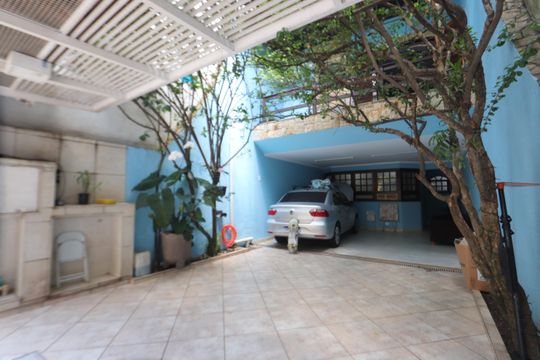 Garagem de casa à venda com 3 quartos, 205m² em Capão do Embira, São Paulo
