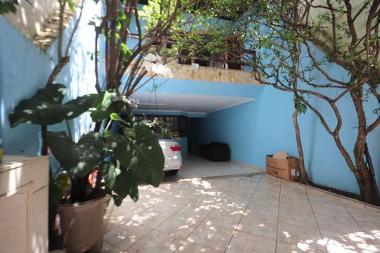 Garagem de casa à venda com 3 quartos, 205m² em Capão do Embira, São Paulo