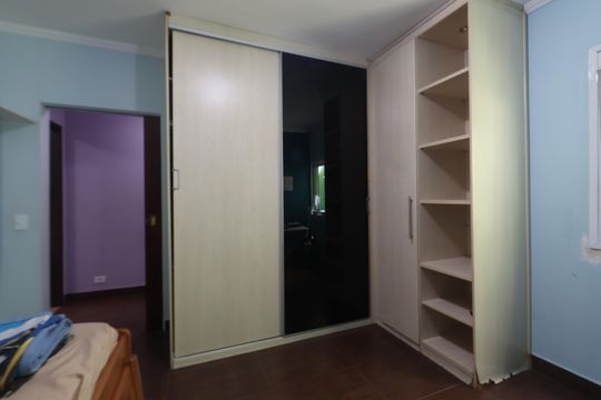 Quarto 2 de casa à venda com 3 quartos, 205m² em Capão do Embira, São Paulo
