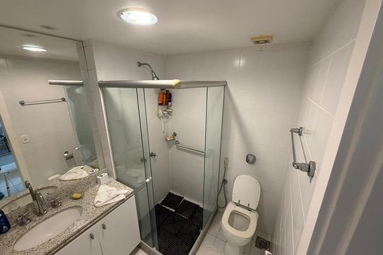 Banheiro de apartamento à venda com 2 quartos, 82m² em Boa Viagem, Niterói