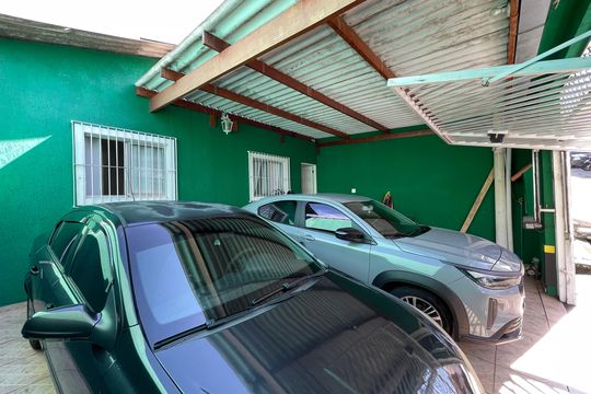 Garagem de casa à venda com 1 quarto, 130m² em Rio Pequeno, São Paulo