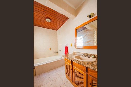 Banheiro de apartamento à venda com 3 quartos, 120m² em São Geraldo, Porto Alegre