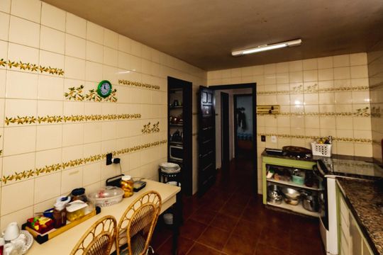 Casa à venda com 5 quartos, 412m² em São José, Belo Horizonte