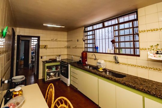 Casa à venda com 5 quartos, 412m² em São José, Belo Horizonte