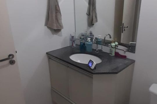 Banheiro de apartamento à venda com 2 quartos, 57m² em Parque das Camelias, Campinas