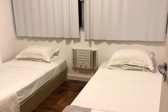 Quarto de apartamento para alugar com 2 quartos, 86m² em Copacabana, Rio de Janeiro