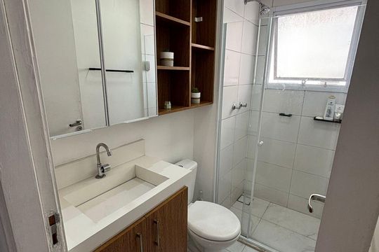 Banheiro de apartamento à venda com 2 quartos, 50m² em Jardim Roberto, Osasco