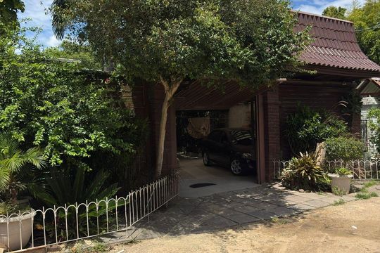 Área externa de casa à venda com 5 quartos, 500m² em Belém Velho, Porto Alegre