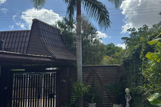 Área externa de casa à venda com 5 quartos, 500m² em Belém Velho, Porto Alegre