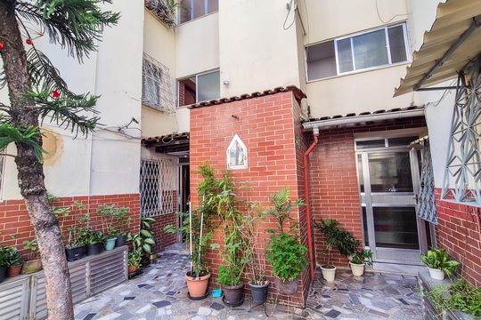 Frente do prédio  de apartamento para alugar com 2 quartos, 30m² em Ramos, Rio de Janeiro