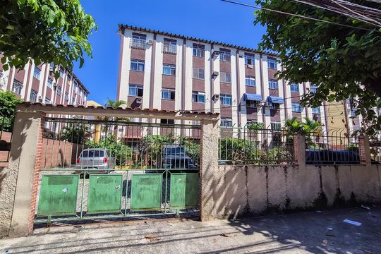 Frente condomínio  de apartamento para alugar com 2 quartos, 30m² em Ramos, Rio de Janeiro