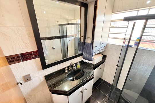 Banheiro de casa à venda com 3 quartos, 212m² em Vila Dom Pedro Ii, São Paulo