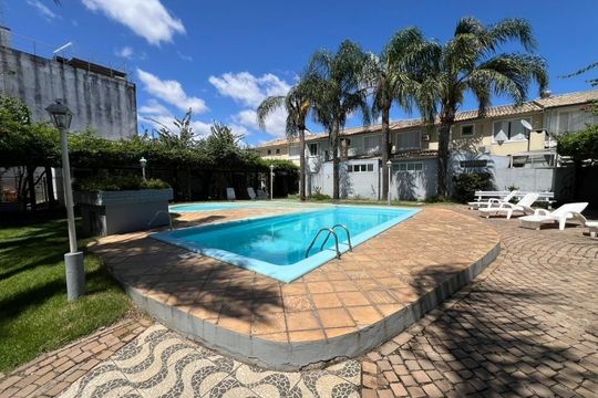 Área Externa de casa de condomínio à venda com 2 quartos, 80m² em Rio Branco, Canoas