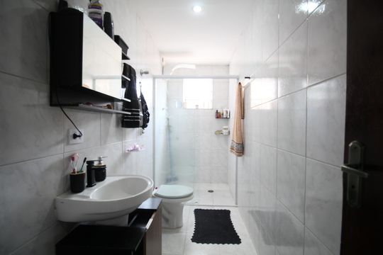 Banheiro  de apartamento à venda com 2 quartos, 59m² em Parque Reboucas, São Paulo