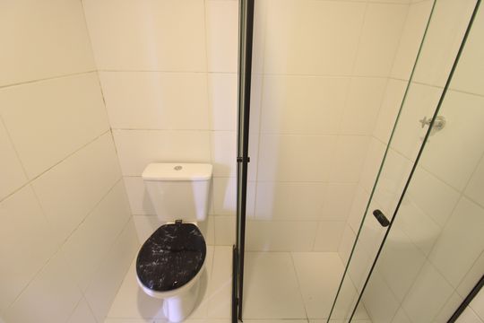 Banheiro de kitnet/studio para alugar com 1 quarto, 32m² em Parada Inglesa, São Paulo
