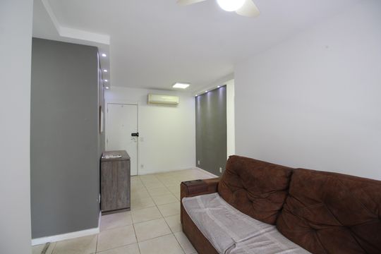 Sala de apartamento à venda com 2 quartos, 70m² em Barra Olímpica, Rio de Janeiro